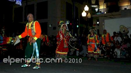 Fogueres 2010 - Desfile Folclórico Inernacional