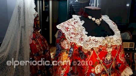 Fallas 2011 - La Vila - Traje Reina Mayor