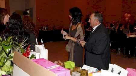 Cena solidaria contra el cáncer de mama Fundación le Cadó