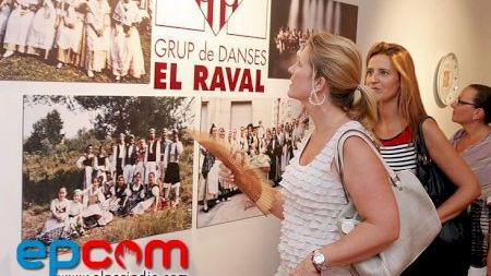 Vila-real - MDG 2012 - Exposición del XXV aniversario del Grup de Danses El Raval 