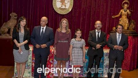 Valencia - Fallas 2014 - Telas para los trajes de la Corte de Honor
