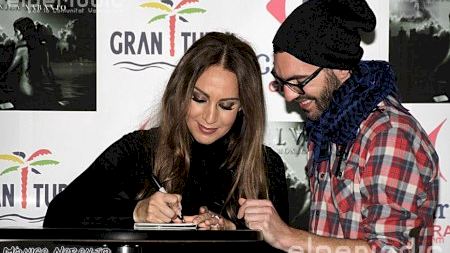 Valencia - Mónica Naranjo - Firma de Discos