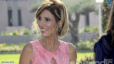 Burriana - Fallas 2017 - Posado para la Prensa Reinas Falleras y Comisiones