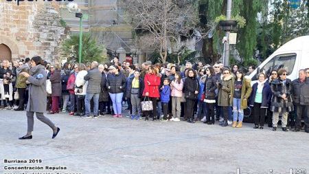 Burriana - Concentración Repulsa por presunta violación de una menor