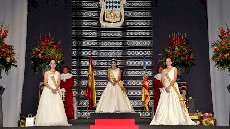 Nules - Festes Patronals - Presentació Regina i Cort d'Honor