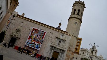 Ofrena de les reines falleres de Burriana el dia de Sant Josep