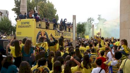 Vila-real CF celebra a casa el primer títol de l'Europa League