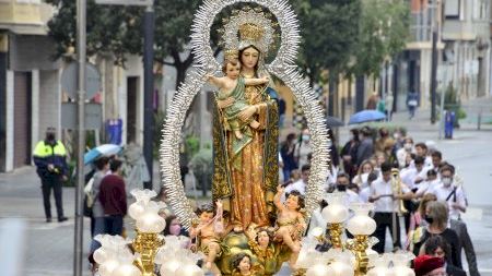 Ofrenda de flores a la Mare de Déu del Roser de Almassora