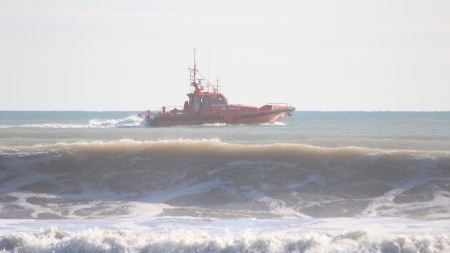 Dispositivo de búsqueda del hombre desaparecido en el mar en Burriana