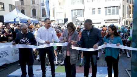 Eixida d'etapa de la Volta Ciclista CV a Borriana