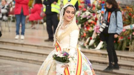 Falles València 2023: Ofrenda Dissabte 18. Carrer La Pau - 06 (18:30h - 19:00h)