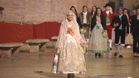 Falles València 2024: Ofrena Dilluns 18. Carrer San Vicente. 01:00 - 02:00