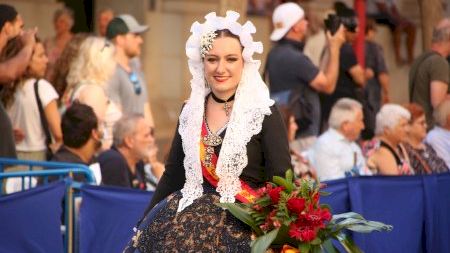 Fogueres 2024. Ofrena divendres - 19.15 - 19.35