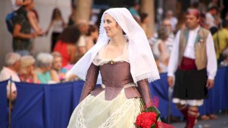 Fogueres 2024. Ofrena divendres - 19.35 - 19.55