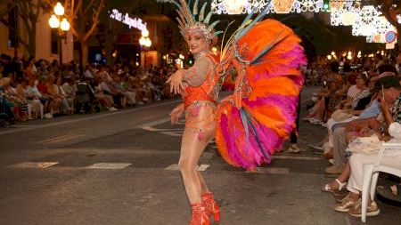 Fogueres 2024. Desfilada folklórica internacional - 03