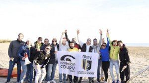 La Marsilvestre reuneix tres-cents nadadors en les aigües de València  - (foto 2)