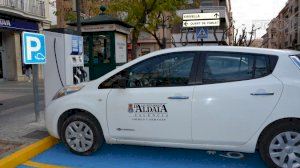 El Ayuntamiento de Aldaia instala la primera estación de recarga de coches eléctricos en la plaza de la Constitución