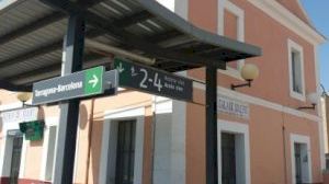 El Ayuntamiento de Alcalà-Alcossebre recuerda a Adif su compromiso de hacer accesible la estación de tren de Alcalà - (foto 2) El Ayuntamiento de Alcalà-Alcossebre recuerda a Adif su compromiso de hacer accesible la estación de tren de Alcalà - (foto 2)