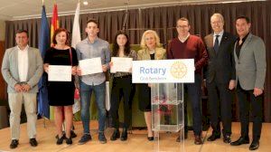 Ángela Alvado gana el premio ‘Isidro Cortina’ del Rotary Club a la mejor estudiante de la Marina Baixa