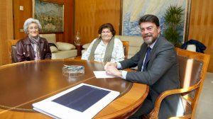 El Alcalde de Alicante se reúne con representantes de la Asociación Nuevo Futuro - (foto 2)