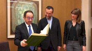 El embajador de España ante la UNESCO se compromete con el alcalde a apoyar Elche como sede del Encuentro de Bienes de Buenas Prácticas
