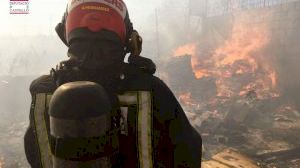 Incendi en un antic desballestament d'Almassora