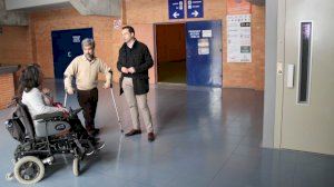 Onda instala una plataforma elevadora para hacer accesible el pabellón Víctor Cabedo