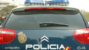 La Policía Nacional detiene en Algemesí a una mujer por amenazar con un cuchillo a su pareja