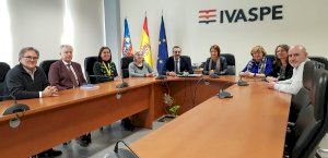 José María Ángel recibe a la rectora Mavi Mestre para impulsar la formación de policías locales 