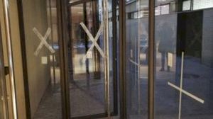 L'Ajuntament d'Almussafes substitueix la porta d'accés a la sala de billar del Pavelló - (foto 3) L'Ajuntament d'Almussafes substitueix la porta d'accés a la sala de billar del Pavelló - (foto 3)