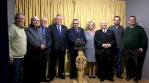 El poeta valenciano Don Joan Antoni Alapont Pérez recibe el II Premi Regina Falles de Valencia, Ángeles Algarra 