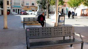 Jardineres i bancs nous en la plaça del Concent - (foto 2)