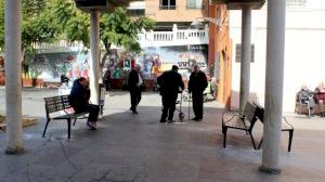 Jardineres i bancs nous en la plaça del Concent - (foto 3)