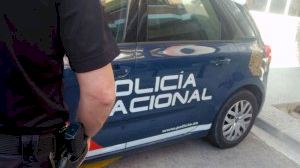 La Policía detiene en Burjassot a un hombre por fracturar cuatro lunas de vehículos a cabezazos