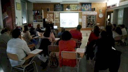 L'Ajuntament d'Alcalà-Alcossebre repeteix el taller familiar per a fomentar el bon ús de les xarxes socials en xiquets i joves