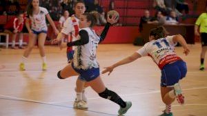 Las Leonas de Antonio Mateo y José Miguel Cantos han conseguido sumar su séptima victoria consecutiva tras haber ganado en el Florentino Ibáñez a Handbol Sant Joan Despí (25-20). Tras la derrota del Servigroup BM Benidorm en Mislata, las eldenses escalan 