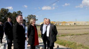 Obras Públicas finaliza un carril bici de tres kilómetros hasta el puerto de Catarroja en el parque natural de la Albufera