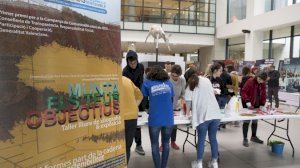 Una treintena de personas participan en la creación de una escultura sobre los objetivos en sostenibilidad - (foto 2) Una treintena de personas participan en la creación de una escultura sobre los objetivos en sostenibilidad - (foto 2)