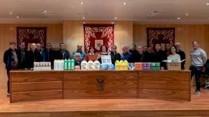 El Grup Fotogràfic d’Almenara dona productos de limpieza y aseo personal al banco de alimentos