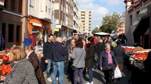 Satisfacción entre comerciantes y compradores con la nueva distribución del mercado ambulante de Almassora