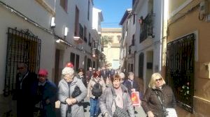 Visita turística de un grupo de Pinedo a La Nucía