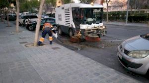 El Ayuntamiento realiza una limpieza a fondo del barrio de Virgen del Carmen y Alonso Cano