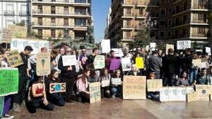 Estudiants valencians ixen al carrer contra el canvi climàtic: “És hora de dir ‘Ja n'hi ha prou’ i fer canvis reals”