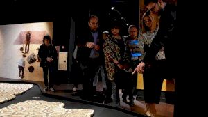 Carmen Amoraga, directora general de Patrimonio, visita el Museo Dámaso Navarro de Petrer