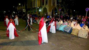 Les Falles de Paiporta mostren la seua creativitat en una magnífica Cavalcada del Ninot