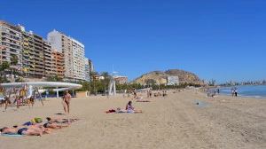 El Ayuntamiento pone en marcha un dispositivo de salvamento-socorrismo y Policía Local este puente en las playas de Alicante