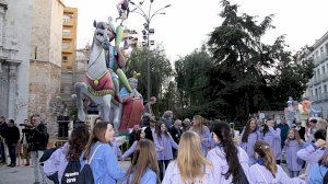 Burriana despierta con todos sus monumentos falleros ya plantados