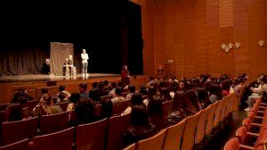 Vila-real porta la prevenció de la violència de gènere als instituts amb el teatre-fòrum ‘Com quedem?’