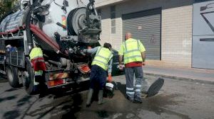 Albal limpia las alcantarillas y colectores para evitar problemas cuando llueve