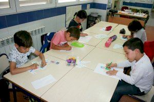 Almassora garantiza dos años más la escuela de Pascua, verano y Navidad para favorecer la conciliación